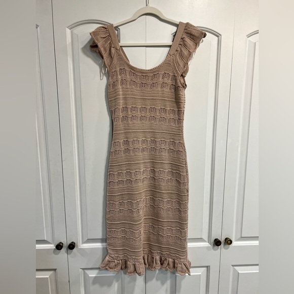 Freshman, Urban Outfitters Beige Crochet Style Cup Sleeves Dress with Ruffles - Picture 14 of 16